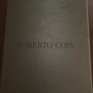 Empty Roberto Coun box